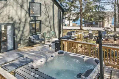 Image de Lakeview Retreat with Hot Tub, Game Room, & Family-Friendly Comfort