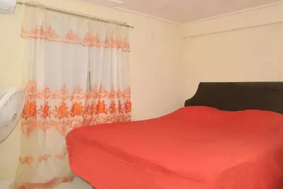 Image de Cozy 2 bedroom air conditioned 1 bathroom apartment with swimming pool.