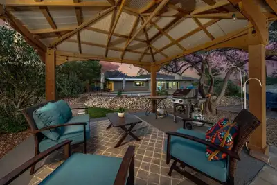 Image de Backyard Oasis / Big 360Âş Views / 3 Br 2 Ba