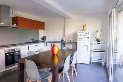 Image de At Home, modern, family friendly,
