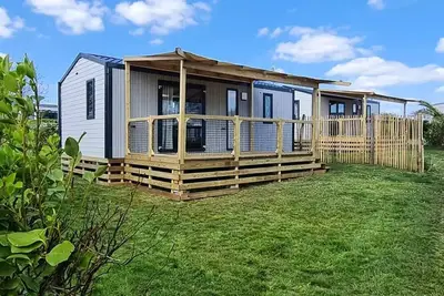 Image de Mobilhome Marin Confort 27 m² - 2 chambres \/ terrasse couverte + Tv 4 personnes