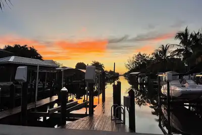 Image de Pine Island canal home with boat access to Gulf. \n\n