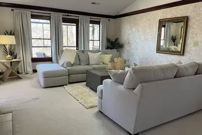 Image de Boutique Hotel-like house on 20 acres + add ons to accommodate up to 20 guests