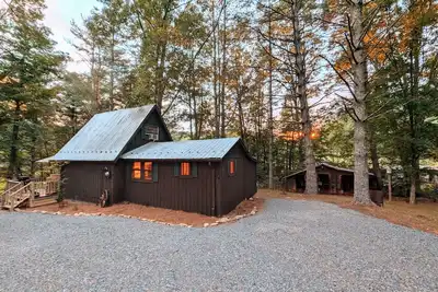 Image de Hot Tub! Nature Delight! 2 Acre Cabin Hot Tub- Creek & Dog Friendly Fast Wifi!