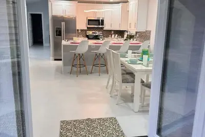 Image de S&H West Palm 3 Bedroom Pbi Airport Tropical Chic