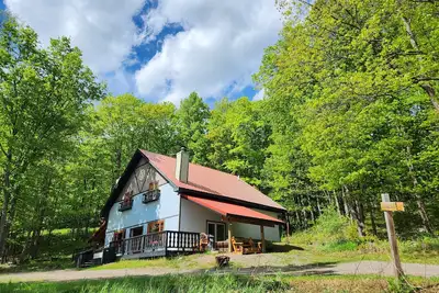 Image de Peaceful Updated Ski Chalet across the street from Ski Brule Mountain -Left Side