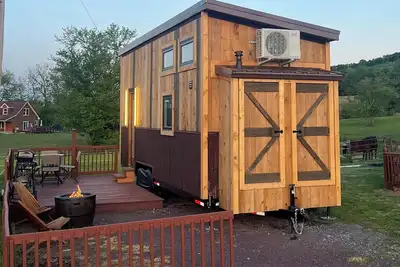Image de Cozy Rustic Tiny House @ the Horse Stable w\/horse back trail riding & more!