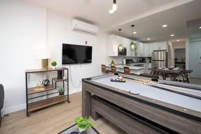 Image de Stylish Duplex Oasis: 4br\/3ba with Expansive Terrace in Midtown Manhattan