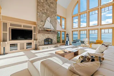 Image de Stunning Luxury Home on the Sandy Beach Shores of Lake Michigan! !