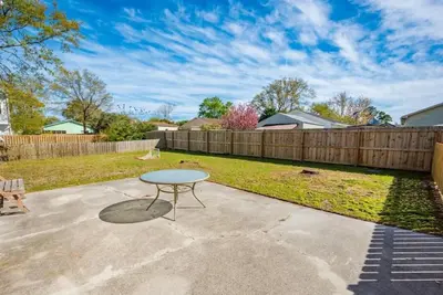 Image de Beach Daze Duplex - Unit B! Fenced-in backyard! Pets Welcome! 5 Blocks to beach!