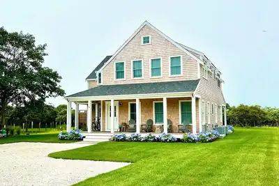 Image de Newly Constructed Nantucket Coastal Retreat in Iconic Sconset