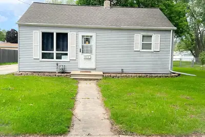 Image de Walk to Lambeau Field! Cozy 2 bedroom, 1 bath. Sleeps 8