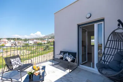 Image de Appartement de deux chambres avec la terrasse et la vue sur le mer Podstrana, Split (A-23092-b)