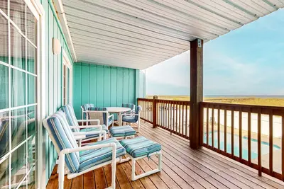 Image de Dog-friendly, oceanfront condo with shared pool and beach access