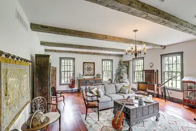Image de Spacious & Historic Cabin in New Haven w/ Pond!