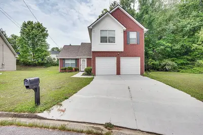 Image de 10 Mi to Stone Mtn Park: Spacious Home in Lithonia