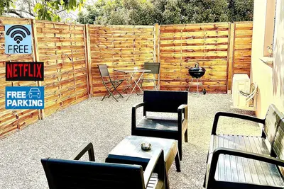 Image de Petit T2 Bas de Villa Avec Extérieur Privatif