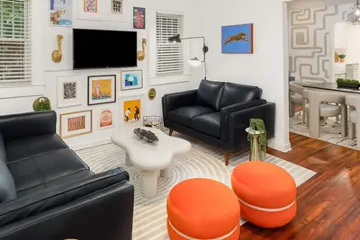 Image de The \"Trendy Urban Retreat\": 3br/2ba - Monthly Rates