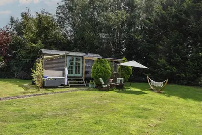 Image de Burr 1 Shepherds Hut, romantic, country holiday cottage in Barnstaple