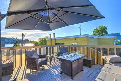 Image de Whole Home Walk to Fred Hutch 2br with Deck