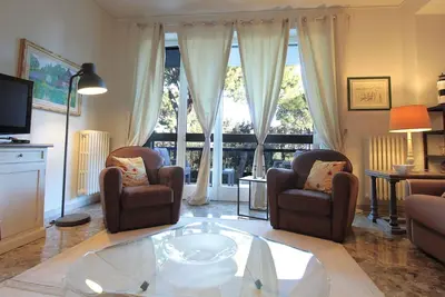Image de Appartement avec sauna, Wifi, bain à remous, climatisation, Tv, terrasse, près de Sirmione