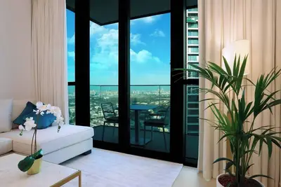 Image de 2br Stylish Corner Unit with Dubai Mall Access