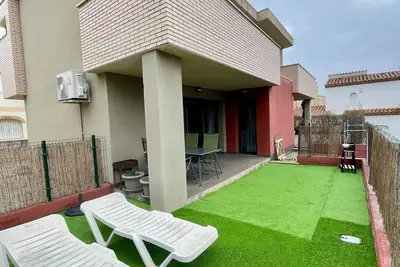 Image de Maison de vacances avec piscine et patio privé, parking inclus, à Mont-roig del Camp