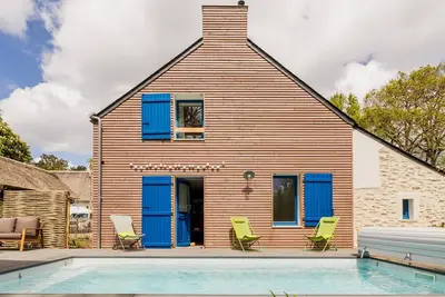 Image de Évasion en Gîte de Charme avec Jardin, Piscine Chauffée et Proche Plages – Saint-Lyphard