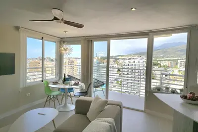Image de Torremolinos : Luxe et confort, balcon ensoleillé, vue magnifique