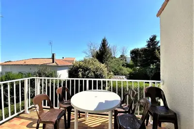 Image de Appartement lumineux avec balcon, proche plages et commerces, parking privatif, pour 6 personnes