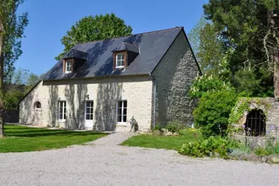 Maison cosy avec jardin, proche Utah Beach, équipements bébé, animaux acceptés, détente assurée