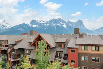 Image de Magnificent Mountain Penthouse - Pool & Hot Tub