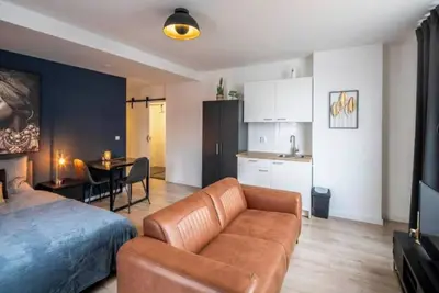 Image de Chambre luxueuse, salle de bain récemment rénovée, utilisation gratuite de la cuisine et de la machi