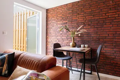 Image de Chambre luxueuse, salle de bain récemment rénovée, utilisation gratuite de la cuisine et de la machi