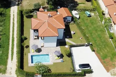 Image de Villa Mares 1 with shared pool in a quiet village near Umag