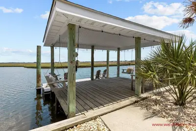 Image de By George Waterfront - 4br Amazing Canalfront Home - Dock & Boat Ramp!
