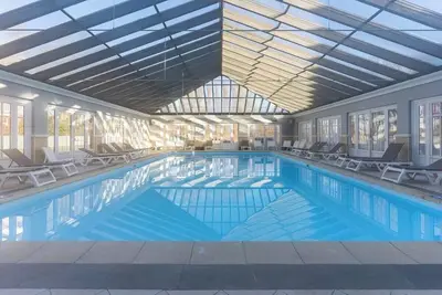 Image de Très bel appartement rénové avec piscine, tennis et parking privé 09