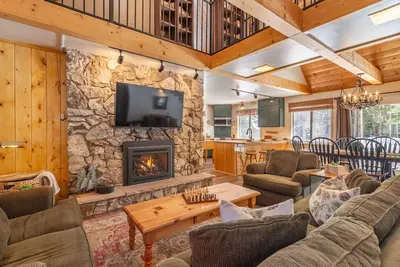 Image de West Donner Lake~Pet Friendly~Walk to Lake