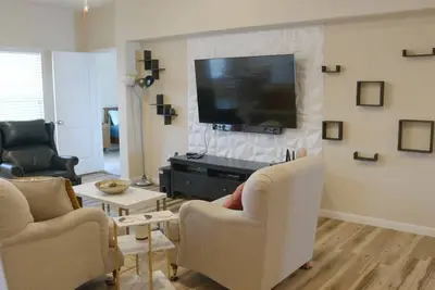 Image de Relax & Recharge: Modern 3 Bedroom retreat near Downtown & San Marcos Outlets