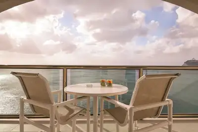 Image de Chic Ocean View Condo w/ Terrace El Cantil 7cn