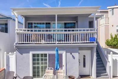 Image de Charming home a short walk from the beach, Newport Pier, restaurants, etc!