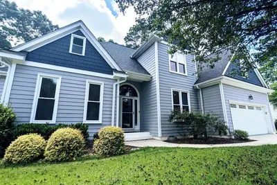 Image de Spacious 5 Bedroom, Hot Tub, Arcade Room, Ev Charger, Handicap & Quiet Culdesac!