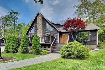 Image de Sidetracked | Luxe Details, Backyard Pavilion, Fire Pit + Convenient Location!