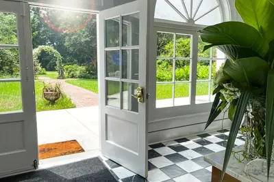 Image de Huge, historic, beautiful 1 bdrm at Layton Castle
