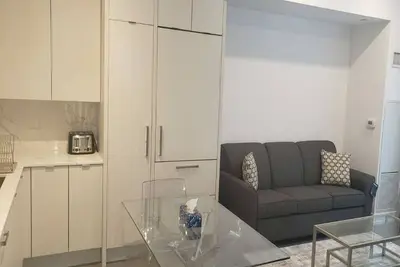 Image de Beautiful, new two bedroom town house on luxury part of Toronto