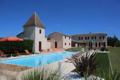Image de Real estate complex comprising an elegant new stone property in the Quercin.