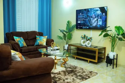 Image de Central Topaz: Fully A/C, king & Double Bed, Free Parking & Wi-Fi, New Kingston
