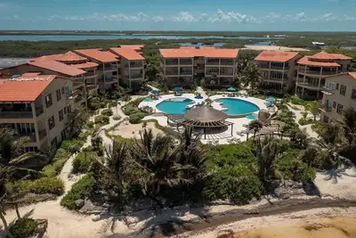 Image de Luxurious Oceanview Condo with Resort Amenities in Ambergris Caye!