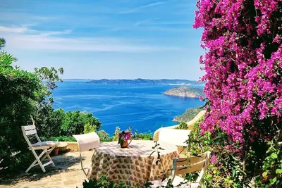 Image de 6 Bedroom Private vacation home in Rayol-Canadel-sur-Mer
