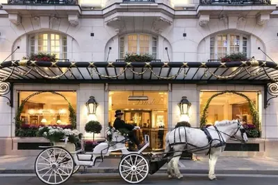 Image de An Unforgettable Parisian Experience At Rue Du Faubourg Saint HONORÉ With Aircon